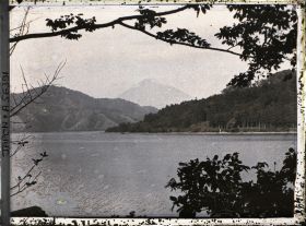 Image représentant Le lac Ashinoko et le Mont Fuji au loin