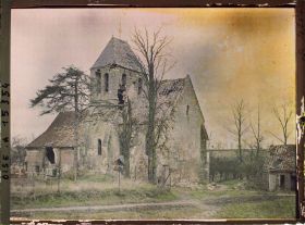 Image représentant L'église Saint-Pierre après les bombardements