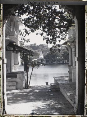 Image représentant Ruelle donnant sur le lac Pichola