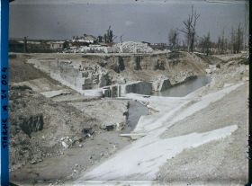 Image représentant France, Loivre, Ecluse "  des Fontaines "   s/ le Canal