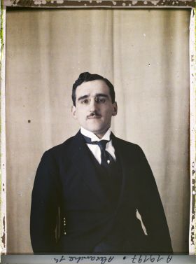 Image représentant https://musee-albert-kahn.s-museum.fr/home/NWQ2OTAwYzNmYjZlZTk1ZWQwODJmMjY4L2dlbmVyaWMtbm90aWNlLXRhYi9hdXRob3JpdHkvNjE3YTc5ZjVjZjhiODk2OGIzMzM3ZDIx/5d6900c3fb6ee95ed082f268/generic-notice-tab/authority/617a79ebcf8b8968b3336719 S.A.R Alexandre, Prince Régent du Royaume des Serbes, Croates et Slovènes
