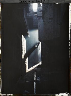 Image représentant Une rue en contre-jour