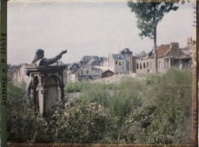 Image représentant France, Péronne, Un coin des ruines de Péronne pris à la Chapelle des Oblats