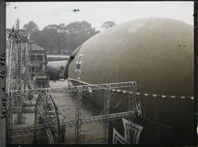 Image représentant Saucisse et monture d'un zeppelin au jardin des Tuileries