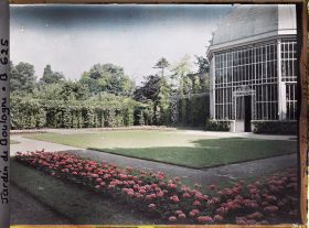Image représentant Le jardin français et la serre, vus depuis le parterre sud-est
