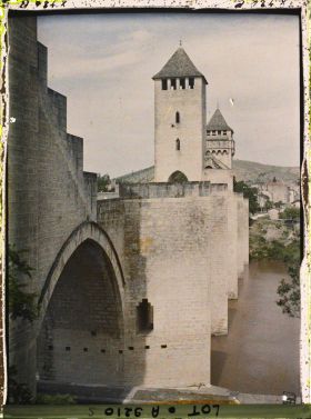 Image représentant France, Cahors, Vues prises de la rive gauche montrant les défenses du Pont