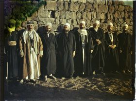 Image représentant Groupe de druzes en compagnie de Sélim al Attrach