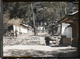Image représentant Sanctuaire Kasuga-Jinja (ou Kasuga-Taisha) : l'allée des lanternes en approche de la Naishimon