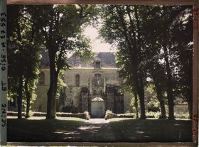 Image représentant France, Les Mesnuls, Coté Nord du Château vue prise de la route venant de Les Mesnuls