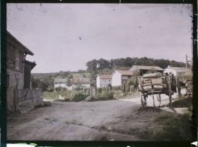 Image représentant France, La Chalade 392 h - Meuse, Vue vers le haut du Village