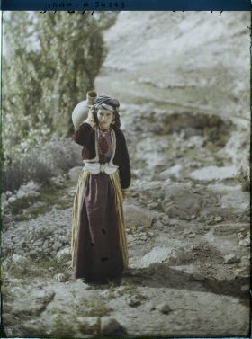 Image représentant Jeune femme kurde