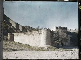 Image représentant Les remparts crénelés du palais-forteresse