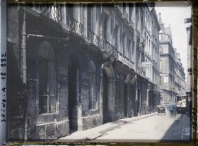 Image représentant La rue Dussoubs (au niveau du n°15), au fond la rue St-Sauveur