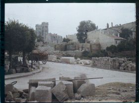 Image représentant France, Verdun, Un coin de la Place d'Armes et la Cathédrale