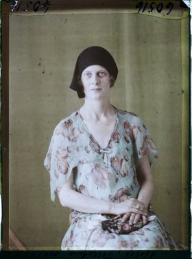 Image représentant https://musee-albert-kahn.s-museum.fr/home/NWQ2OTAwYzNmYjZlZTk1ZWQwODJmMjY4L2dlbmVyaWMtbm90aWNlLXRhYi9hdXRob3JpdHkvNjE3YTc5ZjVjZjhiODk2OGIzMzM3ZDIx/5d6900c3fb6ee95ed082f268/generic-notice-tab/authority/617a79ebcf8b8968b3337411 Mademoiselle Joséphine Moffitt