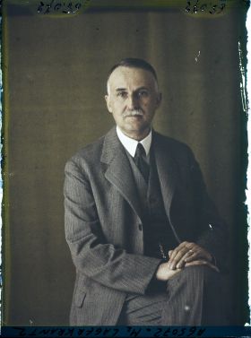 Image représentant https://musee-albert-kahn.s-museum.fr/home/NWQ2OTAwYzNmYjZlZTk1ZWQwODJmMjY4L2dlbmVyaWMtbm90aWNlLXRhYi9hdXRob3JpdHkvNjE3YTc5ZjVjZjhiODk2OGIzMzM3ZDIx/5d6900c3fb6ee95ed082f268/generic-notice-tab/authority/617a79ebcf8b8968b333709b Monsieur Gustaf Lagercrantz