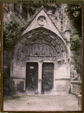 Image représentant France, St Emilion, Porte de l'Eglise monolithe