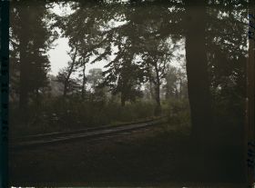 Image représentant France, Forêt de Compiègne, Carrefour de l'Armistice, emplacement du train des Plénipotentiaires Allemands