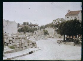 Image représentant France, Verdun, La Place d'Armes, vue de la rue de la Belle Vierge