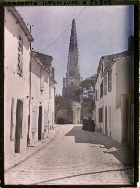 Image représentant L'église Saint-Etienne, vue depuis la rue Thiers