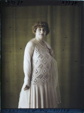 Image représentant https://musee-albert-kahn.s-museum.fr/home/NWQ2OTAwYzNmYjZlZTk1ZWQwODJmMjY4L2dlbmVyaWMtbm90aWNlLXRhYi9hdXRob3JpdHkvNjE3YTc5ZjVjZjhiODk2OGIzMzM3ZDIx/5d6900c3fb6ee95ed082f268/generic-notice-tab/authority/617a79ebcf8b8968b3336fd3 Madame Sarah-Claire Boas dite de Jouvenel