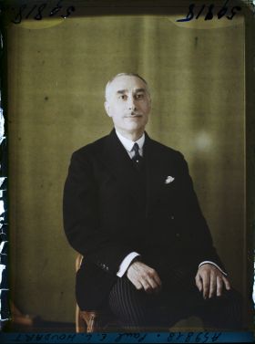 Image représentant Monsieur  https://musee-albert-kahn.s-museum.fr/home/NWQ2OTAwYzNmYjZlZTk1ZWQwODJmMjY4L2dlbmVyaWMtbm90aWNlLXRhYi9hdXRob3JpdHkvNjE3YTc5ZjVjZjhiODk2OGIzMzM3ZDIx/5d6900c3fb6ee95ed082f268/generic-notice-tab/authority/617a79ebcf8b8968b3336f18 Paul Emile Louis Houdart