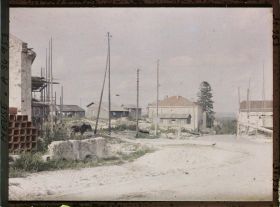 Image représentant France, Clermont en Argonne, Reconstruction au Carrefour des routes de Varennes à Verdun et route de Ste Ménehould
