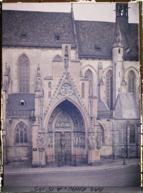 Image représentant France Alsace, Strasbourg, Porche de St Pierre le Jeune, près de l'Hôtel de France