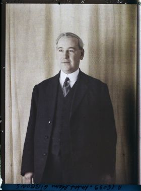 Image représentant Monsieur  https://musee-albert-kahn.s-museum.fr/home/NWQ2OTAwYzNmYjZlZTk1ZWQwODJmMjY4L2dlbmVyaWMtbm90aWNlLXRhYi9hdXRob3JpdHkvNjE3YTc5ZjVjZjhiODk2OGIzMzM3ZDIx/5d6900c3fb6ee95ed082f268/generic-notice-tab/authority/617a79ebcf8b8968b3336da4 Herbert Adams Gibbons