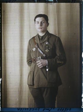 Image représentant Monsieur  https://musee-albert-kahn.s-museum.fr/home/NWQ2OTAwYzNmYjZlZTk1ZWQwODJmMjY4L2dlbmVyaWMtbm90aWNlLXRhYi9hdXRob3JpdHkvNjE3YTc5ZjVjZjhiODk2OGIzMzM3ZDIx/5d6900c3fb6ee95ed082f268/generic-notice-tab/authority/617a79ebcf8b8968b3336bea Paul Ducellier
