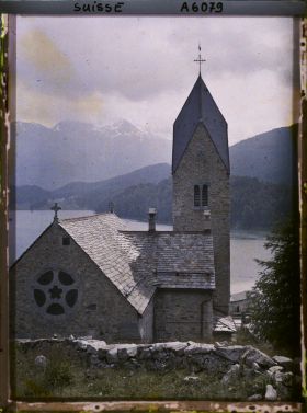 Image représentant L'église évangélique de St. Moritz-Bad et le lac de St. Moritz