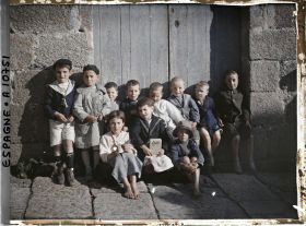 Image représentant Espagne, La Corogne, Bande de gosses dont des blonds aux yeux bleus