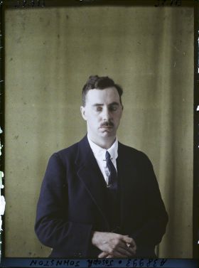 Image représentant Monsieur  https://musee-albert-kahn.s-museum.fr/home/NWQ2OTAwYzNmYjZlZTk1ZWQwODJmMjY4L2dlbmVyaWMtbm90aWNlLXRhYi9hdXRob3JpdHkvNjE3YTc5ZjVjZjhiODk2OGIzMzM3ZDIx/5d6900c3fb6ee95ed082f268/generic-notice-tab/authority/617a79ebcf8b8968b3336fc5 Joseph Johnston