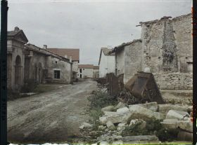 Image représentant France, Les Paroches, Ruines et reconstructions