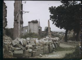 Image représentant France, Verdun, Un coin de la place du Maréchal Pétain