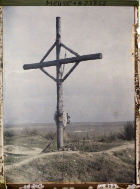 Image représentant France, Fort Douaumont, La grande Croix de l'Ossuaire