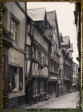 Image représentant Les commerces et maisons à colombages dans la rue aux Fèvres