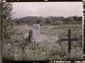 Image représentant France, Boureuil Secteur de Vauquois, Ancien Cimetière de Boureuil, au fond, la butte de Vauquois