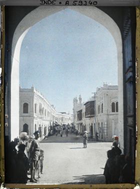 Image représentant La rue principale, vue depuis l'entrée de l'ancien palais