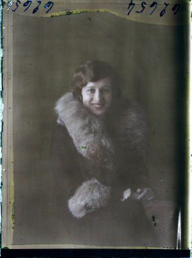 Image représentant https://musee-albert-kahn.s-museum.fr/home/NWQ2OTAwYzNmYjZlZTk1ZWQwODJmMjY4L2dlbmVyaWMtbm90aWNlLXRhYi9hdXRob3JpdHkvNjE3YTc5ZjVjZjhiODk2OGIzMzM3ZDIx/5d6900c3fb6ee95ed082f268/generic-notice-tab/authority/617a79ebcf8b8968b3337254 Mademoiselle Lerche