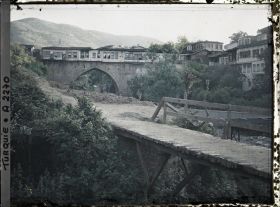 Image représentant Le pont d'Urgandi ("vieux Pont") construit en 1442 sur le fleuve Gökdere (vu de l'amont)