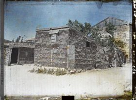 Image représentant Maisons faites de bidons d'essence
