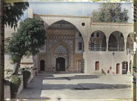 Image représentant Palais de l'émir Bachir Chihab : portail du Dar El-harim depuis la cour du Dar El-wousta