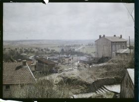 Image représentant France, Clermont en Argonne, Vue sur la route de Auzéville