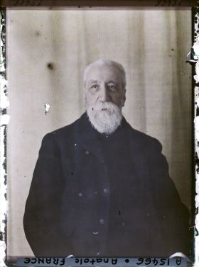 Image représentant Monsieur  https://musee-albert-kahn.s-museum.fr/home/NWQ2OTAwYzNmYjZlZTk1ZWQwODJmMjY4L2dlbmVyaWMtbm90aWNlLXRhYi9hdXRob3JpdHkvNjE3YTc5ZjVjZjhiODk2OGIzMzM3ZDIx/5d6900c3fb6ee95ed082f268/generic-notice-tab/authority/617a79ebcf8b8968b3336d66 Anatole France