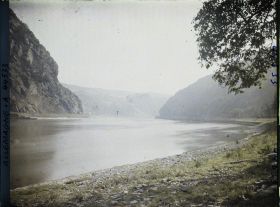 Image représentant Panorama sur le Rhin avec à gauche le rocher de la Loreleï