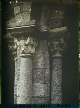 Image représentant Détail des chapiteaux d'un pilier du cloître de la cathédrale Notre-Dame-de-l'Annonciation