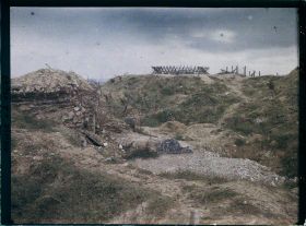 Image représentant France, Fort de Douaumont, Dans le fort au fond la Coupole de 155. Court qui est intacte