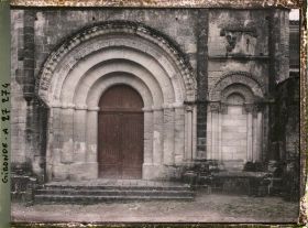 Image représentant France, St Emilion, Porte de l'Eglise Collégiale
