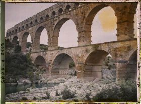 Image représentant Le pont du Gard vu de l'amont